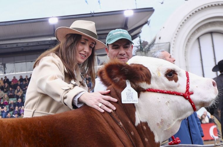 FOTO: Villarruel recorrió La Rural y le puso paños fríos a la tensión con Milei.