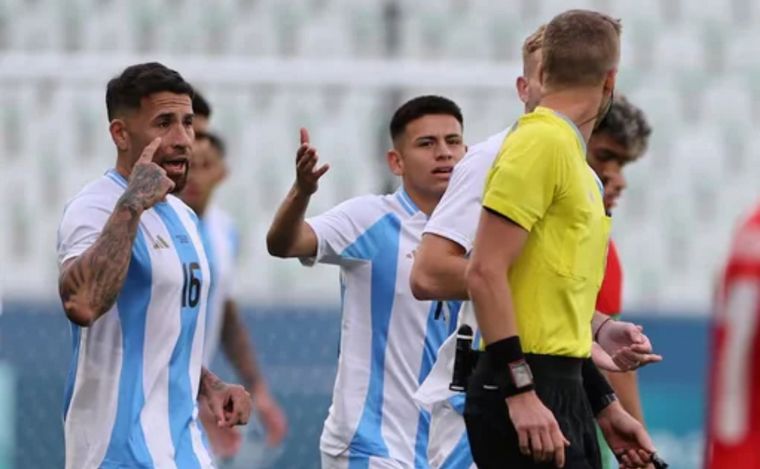 FOTO: El VAR anuló un gol dos horas después y Argentina perdió 2-1 ante Marruecos