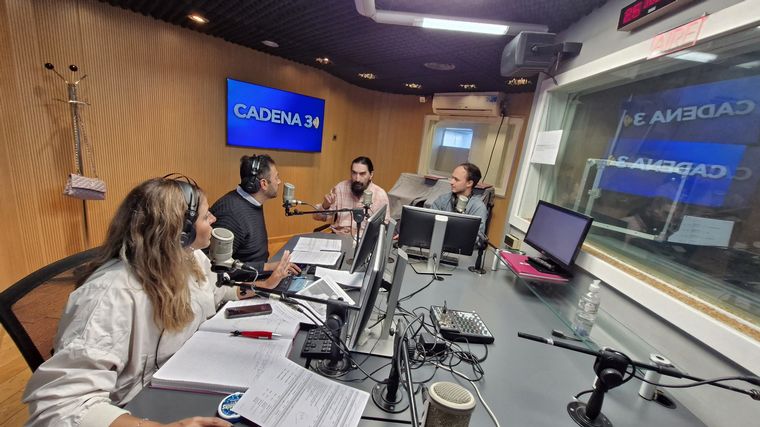 FOTO: Hugo Varela visitó los estudios y adelantó “Sordos ruidos” con momentos de humor