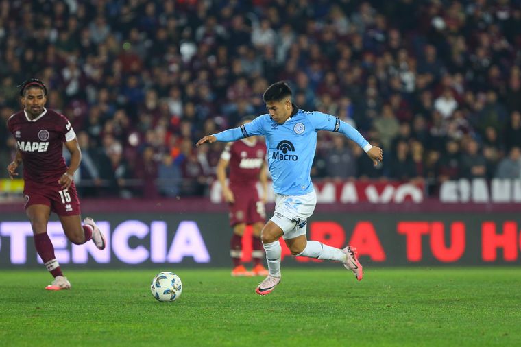 FOTO: En un partido con el árbitro como protagonista, Belgrano pagó caros sus errores