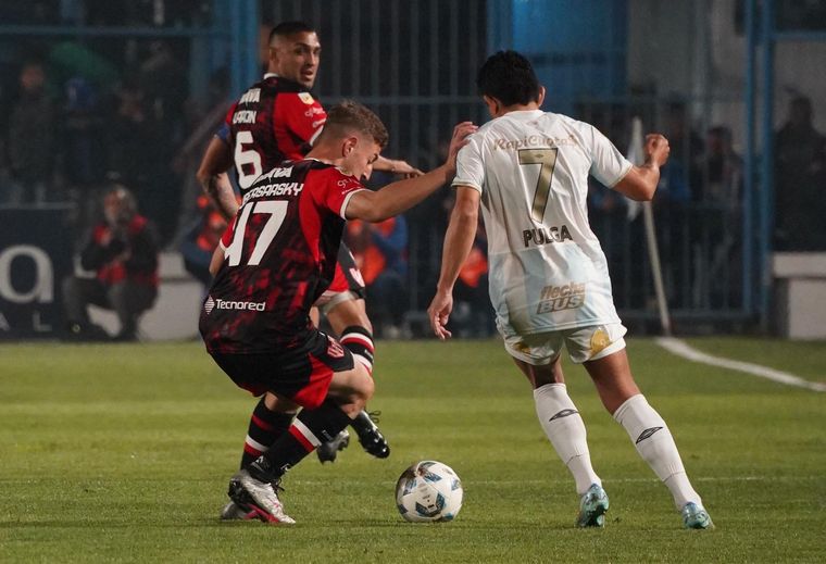 FOTO: En un partido sin margen para el error, Instituto se equivocó y perdió