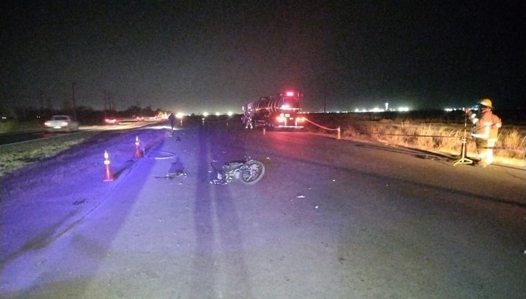 FOTO: Falleció chofer de un camión tras ser embestido por una motocicleta