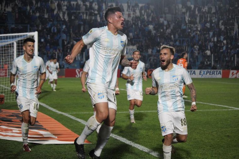 FOTO: Estigarribia festeja el golazo que le dio el triunfo al 