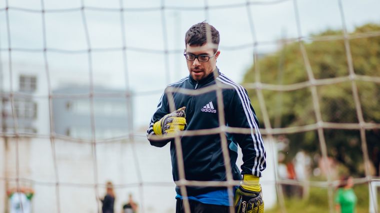 FOTO: Javier Fernández, arquero de la selección de Futsal de personas con Síndrome de Down