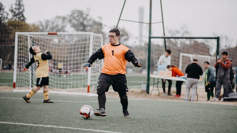 FOTO: Javier Fernández, arquero de la selección de Futsal de personas con Síndrome de Down