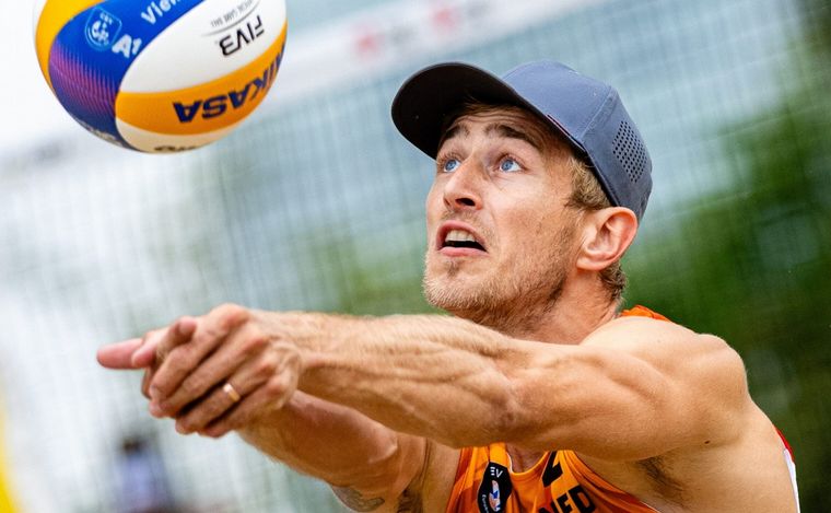 FOTO: Steven van de Velde, representa a Paíse Bajos en Paris 2024 en beach vóley.