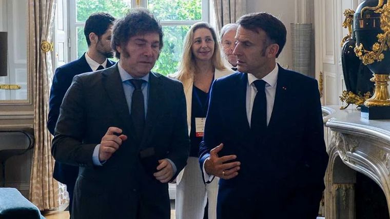 FOTO: Macron le agradeció a Karina Milei por intervenir tras el tuit de Villaruel