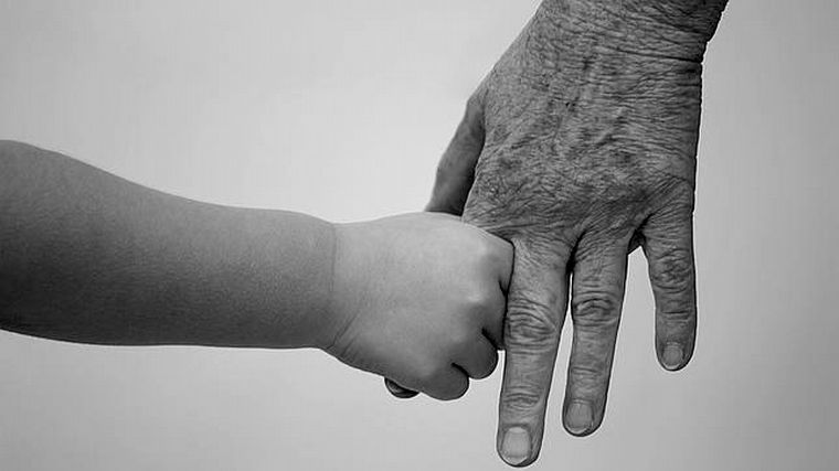 FOTO: Nietos y abuelos. Abuelos y nietos. 