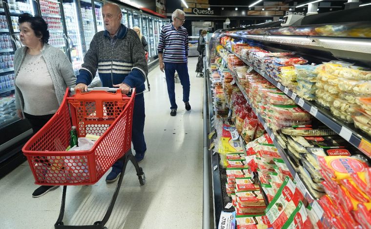 FOTO: ¿Hay descuentos por la baja de inflación en los supermercados? (Foto: NA)