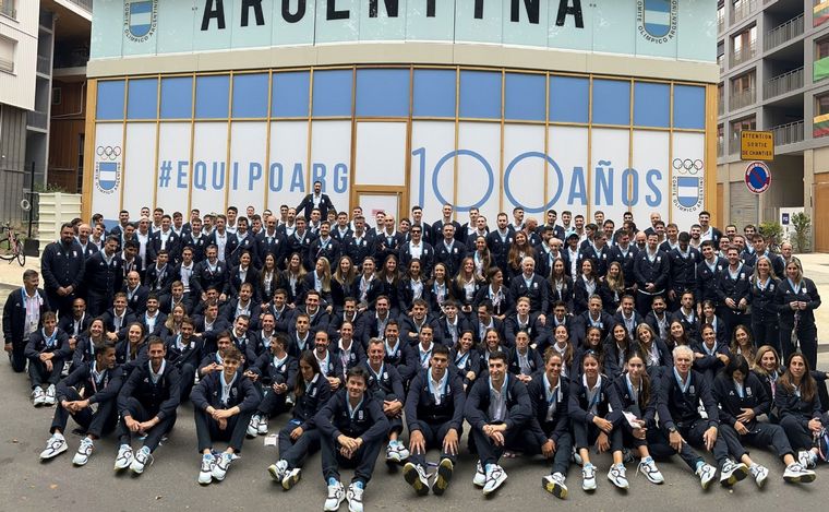 FOTO: Argentina en la apertura de los Juegos Olímpicos de París 2024 (Foto: @prensaCOA).