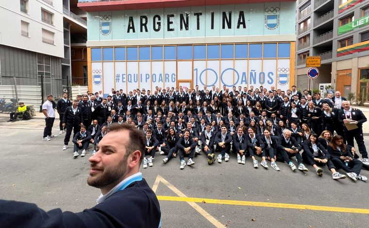 FOTO: Argentina en la apertura de los Juegos Olímpicos de París 2024 (Foto: @prensaCOA).