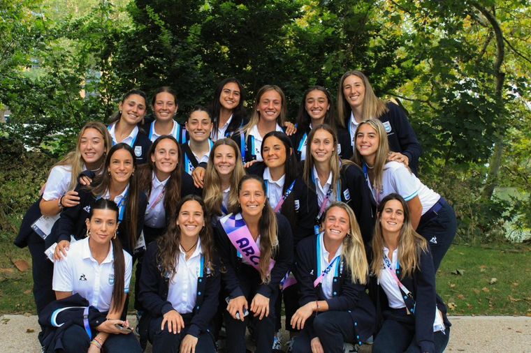 FOTO: Las "Leonas", seleccionado de hockey femenino argentino, preparadas para la ceremonia