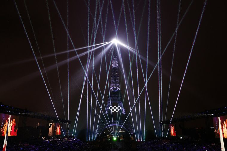 FOTO: La Torre Eiffel de gala para recibir los Juegos Olímpicos 2024. Foto: @Olympics