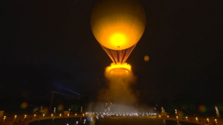 FOTO: Así fue el momento en que encendieron el espectacular pebetero olímpico