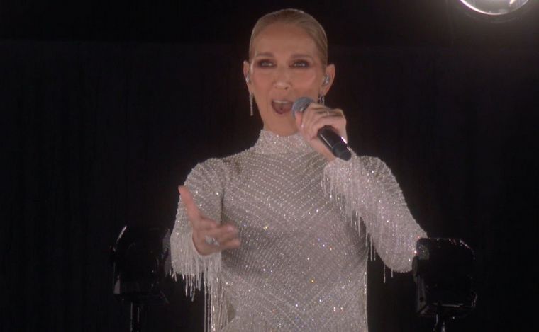 FOTO: Céline Dion se presentó desde la Torre Eiffel. (Foto:@juegosolimpicos)