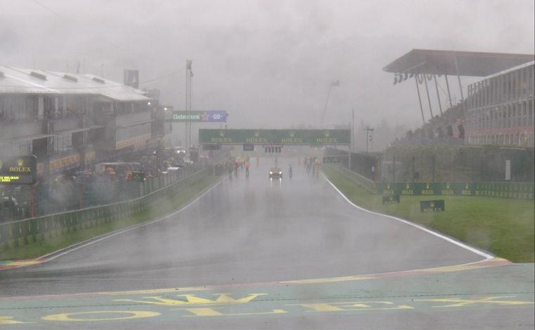 FOTO: La lluvia impidió la puesta en marcha del Sprint de F2, que fue pospuesto