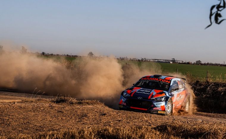 FOTO: Santi Baldo ganó los tres tramos de la mañana y lidera el Rally de San Francisco