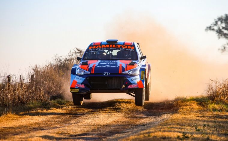 FOTO: Con buen ritmo, pero administrando la máquina, Baldo trata de asegurar el triunfo