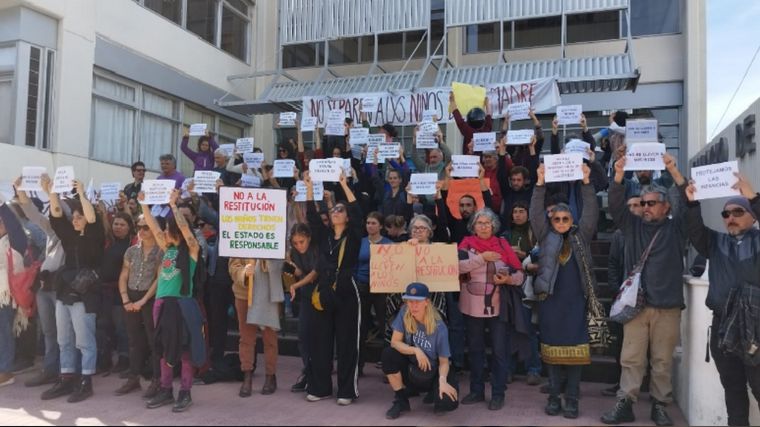 FOTO: Vecinos de Nono marcharon a favor de la madre cordobesa (Foto: El Doce)