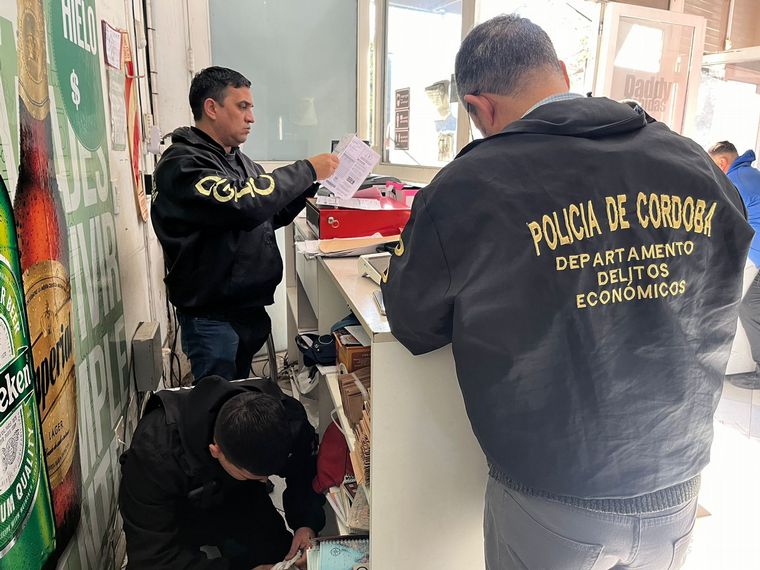 FOTO: Operativos por deconocimiento de compras con tarjetas de crédito. (Policía)