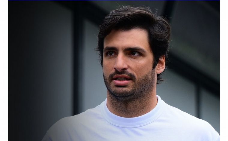 FOTO: Sainz Jr. no dejó las cosas sin resolver para el receso, firmó para Williams