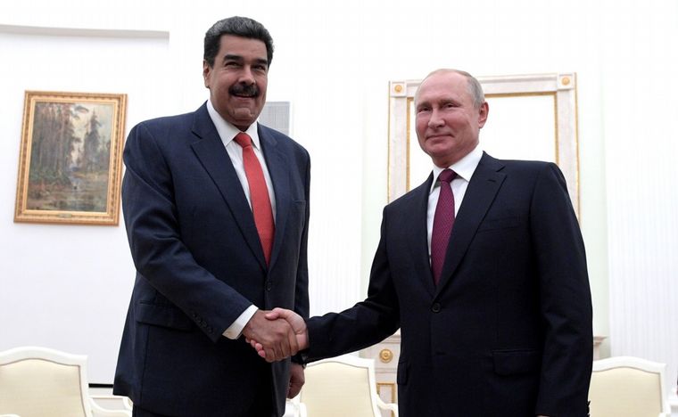 FOTO: Nicolás Maduro, con su amigo político, Vladimir Putin.