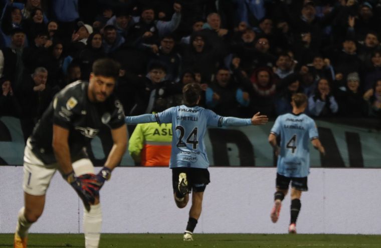 FOTO: Volvé a gritar el gol del "Colo" Barinaga para el triunfazo "Pirata" en Alberdi