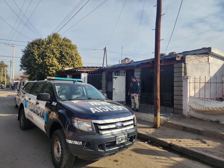 FOTO: Operativo de la Policía Federal por drogas en barrio Las Violetas, de Córdoba.