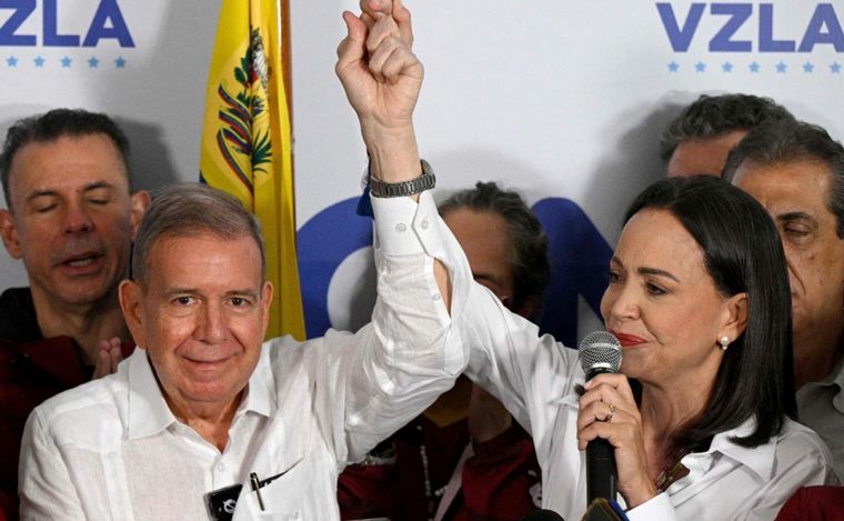 FOTO: Edmundo González junto a María Corina Machado (Foto: ABC).