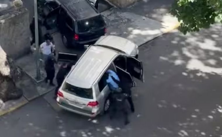 FOTO: Así se llevaron a un líder opositor venezolano. (Foto: captura de video)