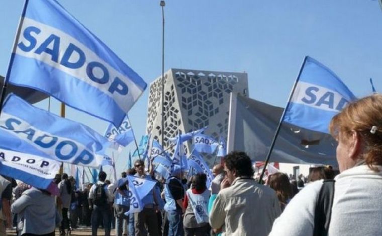 FOTO: Medida de fuerza de SADOP: Paro y movilización de docentes privados en Córdoba.