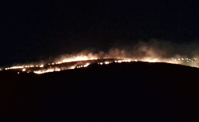 FOTO: Frente de fuego en Villa Giardino.