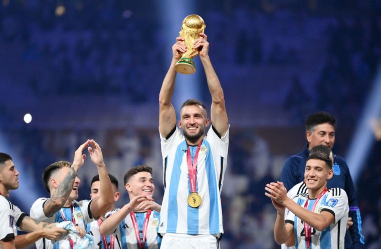 FOTO: Un campeón del mundo en Qatar será el primero en volver al fútbol argentino