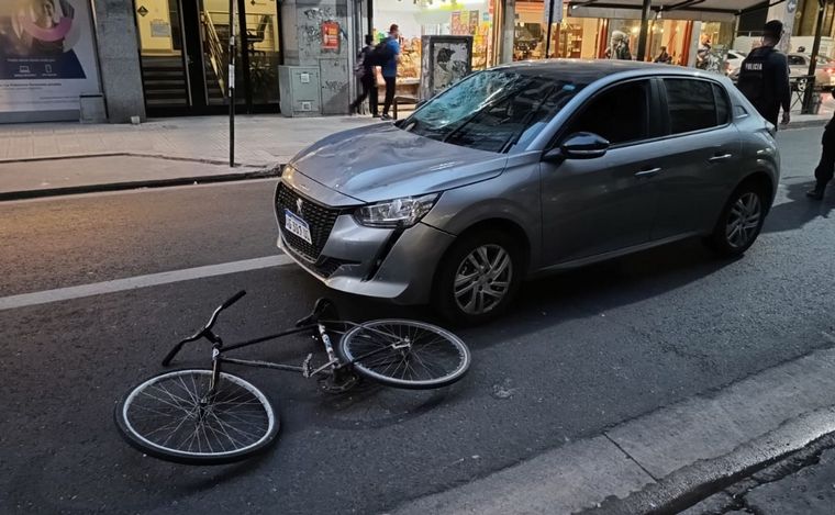 FOTO: Chocaron a hombre en bicicleta en pleno microcentro: 