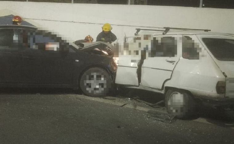 FOTO: Los ocupantes del Renault 6 murieron tras el choque en Ruta 38.