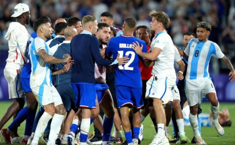 FOTO: Incidentes entre Argentina y Francia tras el partido (Foto: 442 Perfil).