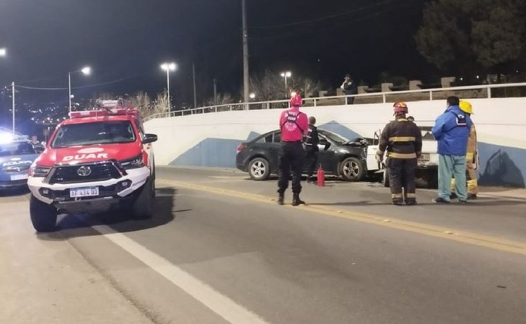 FOTO: Los ocupantes del Renault 6 murieron tras el choque en Ruta 38. (Foto: Policía Cba)