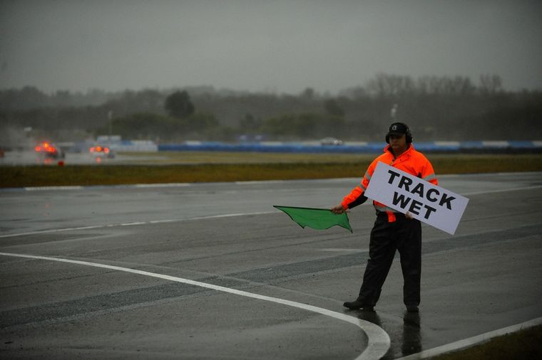 FOTO: La FP1 se desarrolló en condiciones de pista mojada