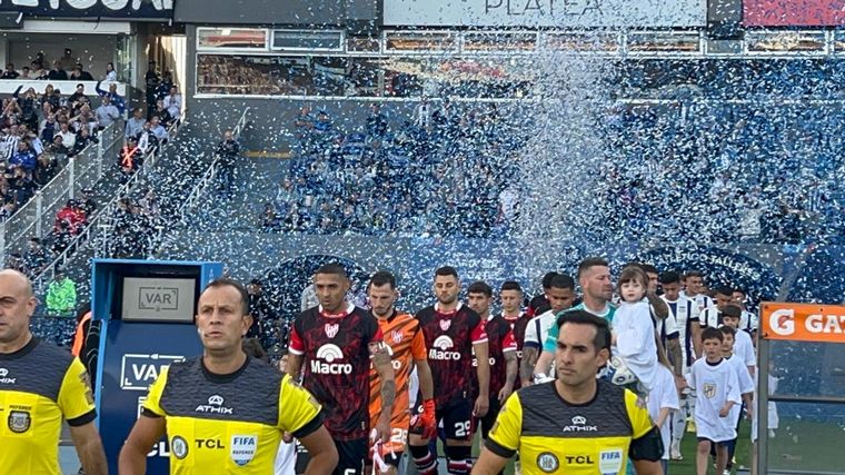 FOTO: Así fue el recibimiento para Talleres en el clásico frente a Instituto