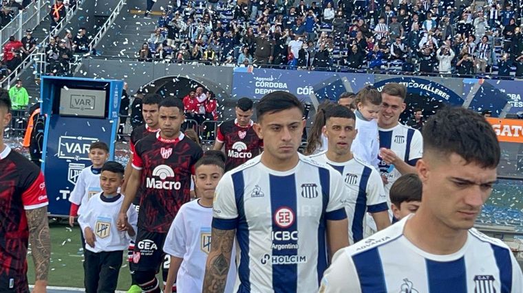 FOTO: Así fue el recibimiento para Talleres en el clásico frente a Instituto