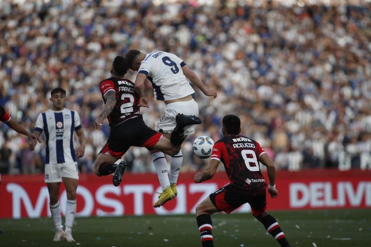 FOTO: Partidazo en el Kempes. 