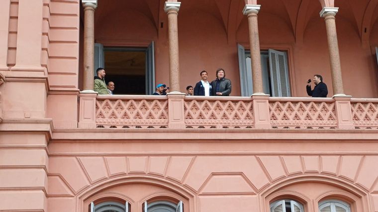 FOTO: Maligno Torres junto a Javier Milei en la terraza de Casa Rosada