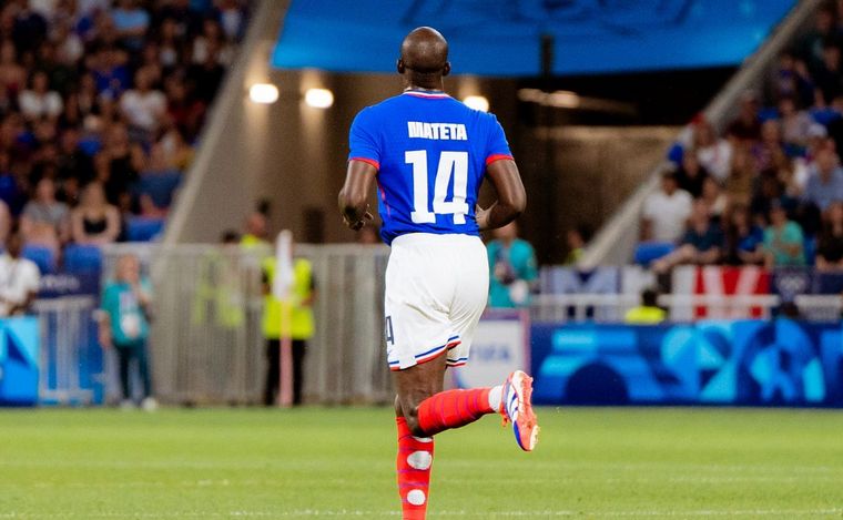 FOTO: Mateta anotó dos goles en el triunfo francés. (Foto:@equipedefrance)