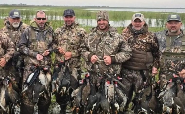 FOTO: Cazadores de EE.UU. masacraron aves autóctonas y lo mostraron en sus redes.