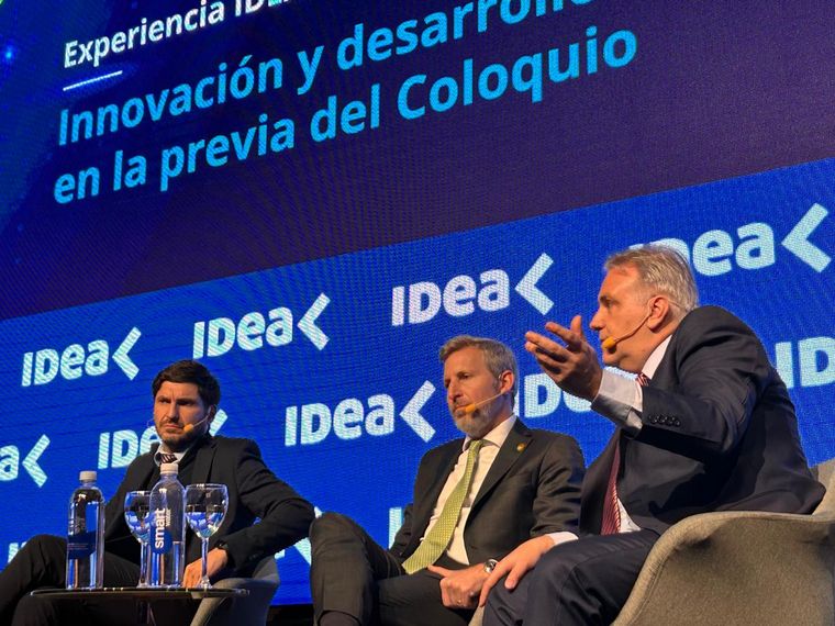 FOTO: Habla Llaryora en IDEA Rosario.