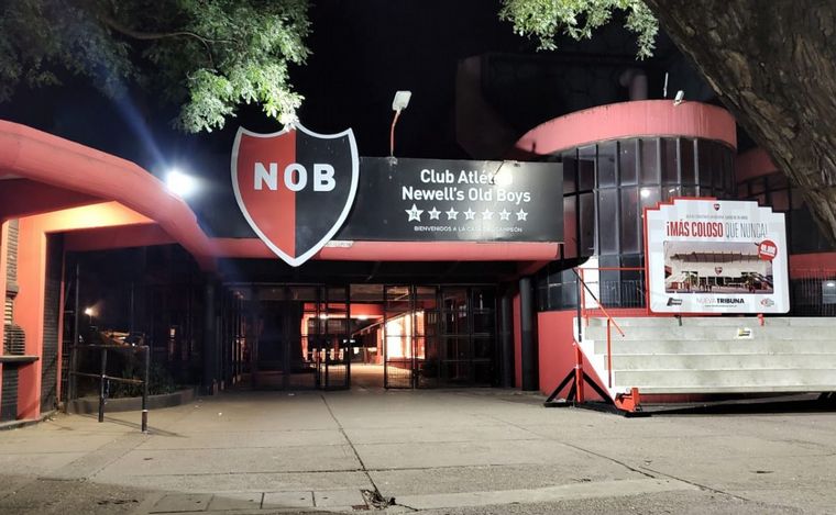 FOTO: El día después de las balas afuera de la cancha de Newell's.