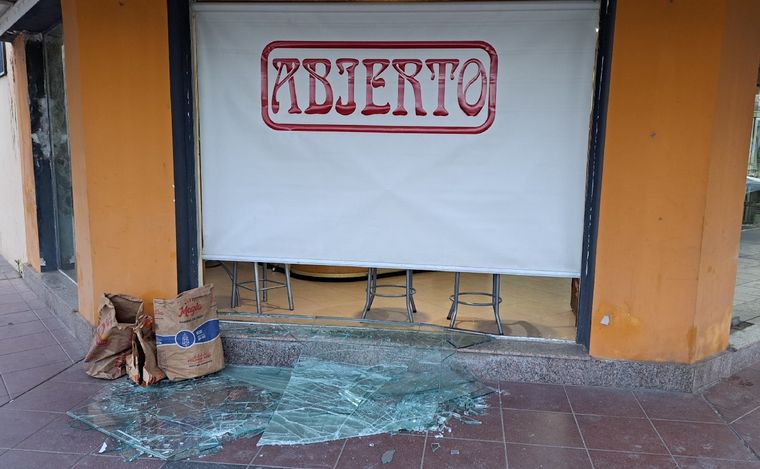 FOTO: Así quedó la panadería tras el robo. (Foto: Federico Borello/Cadena 3)