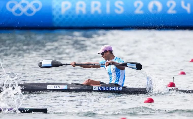 FOTO: Vernice se ilusiona con una medalla.