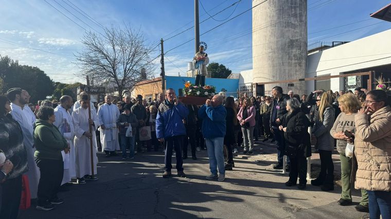 FOTO: La procesión en Córdoba, en barrio Altamira