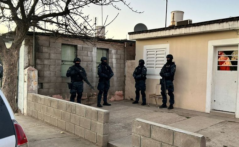 FOTO: 10 detenidos en 24 allanamientos en barrios de Córdoba. (Lucía González/Cadena 3)